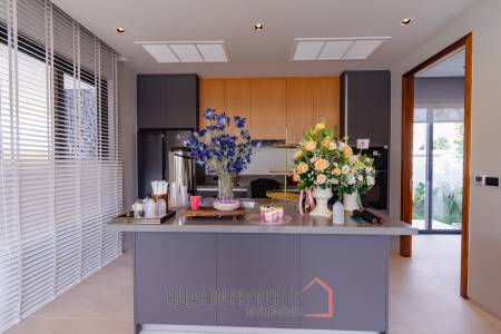 New Luxury pool villa in Nong Kae Hua Hin Botanica Luxury