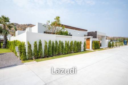 New Luxury pool villa in Nong Kae Hua Hin Botanica Luxury