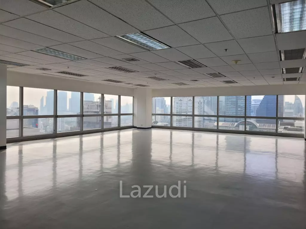 229 sqm Corner Office for Rent in Sermmit Tower Khlong Toei Nuea Bangkok