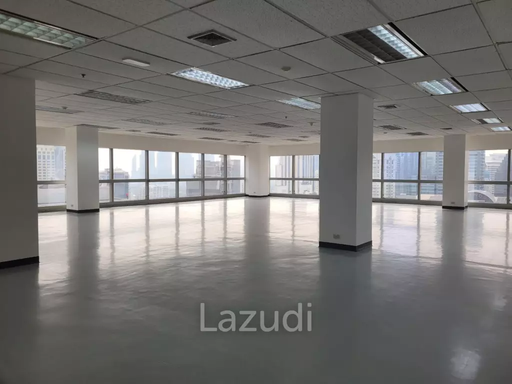 229 sqm Corner Office for Rent in Sermmit Tower Khlong Toei Nuea Bangkok