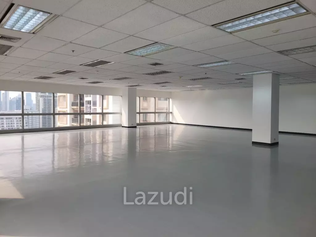 229 sqm Corner Office for Rent in Sermmit Tower Khlong Toei Nuea Bangkok
