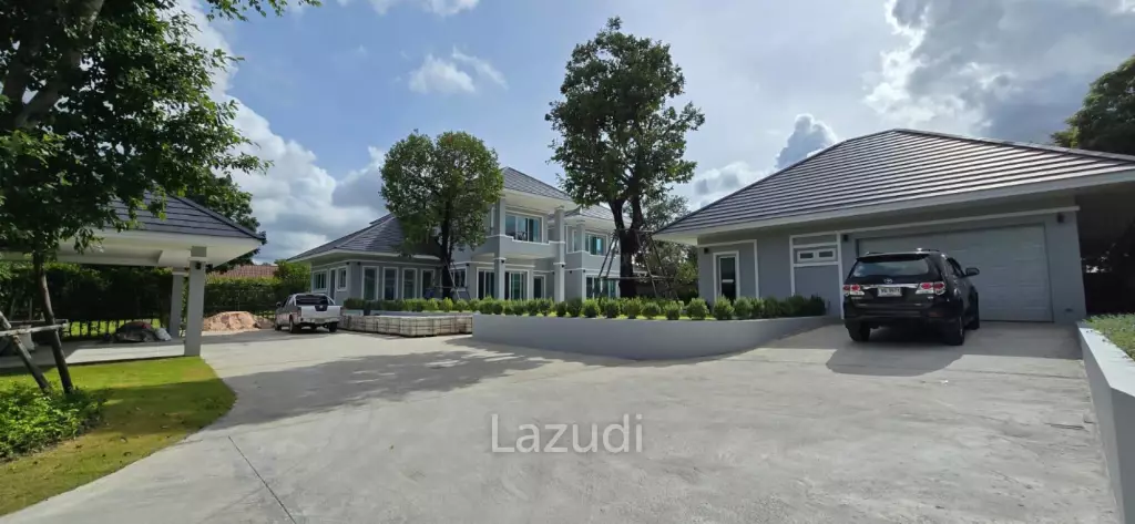 6 Bedroom 8 Bathroom 700 SQ.M. Horseshoe Point