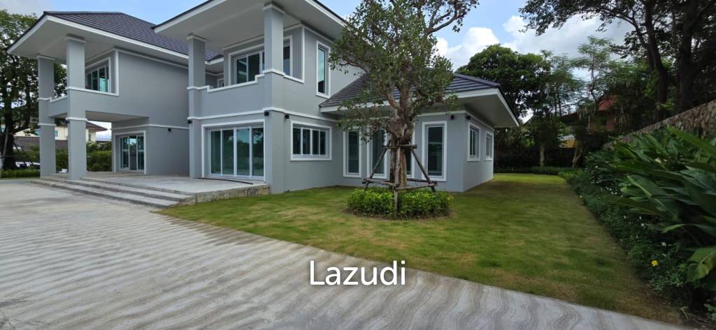 6 Bedroom 8 Bathroom 700 SQ.M. Horseshoe Point
