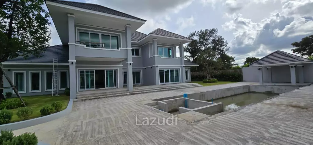 6 Bedroom 8 Bathroom 700 SQ.M. Horseshoe Point