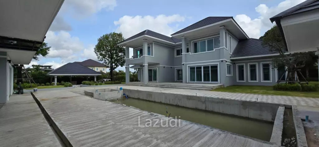 6 Bedroom 8 Bathroom 700 SQ.M. Horseshoe Point