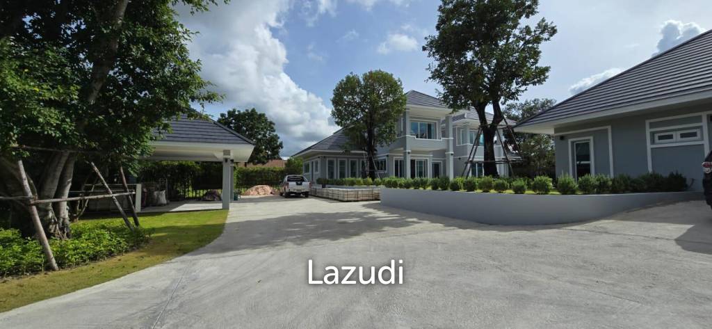 6 Bedroom 8 Bathroom 700 SQ.M. Horseshoe Point