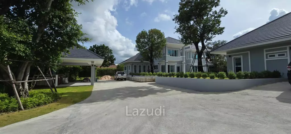 6 Bedroom 8 Bathroom 700 SQ.M. Horseshoe Point