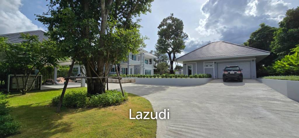 6 Bedroom 8 Bathroom 700 SQ.M. Horseshoe Point