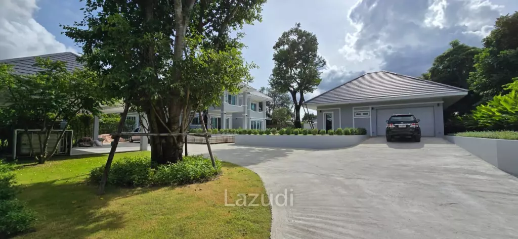 6 Bedroom 8 Bathroom 700 SQ.M. Horseshoe Point
