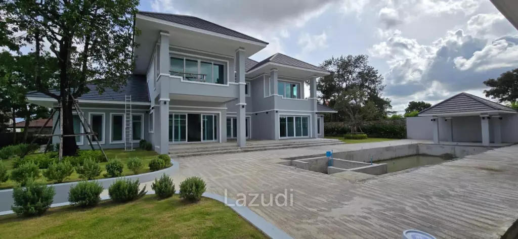 6 Bedroom 8 Bathroom 700 SQ.M. Horseshoe Point