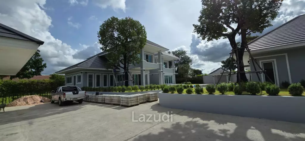 6 Bedroom 8 Bathroom 700 SQ.M. Horseshoe Point