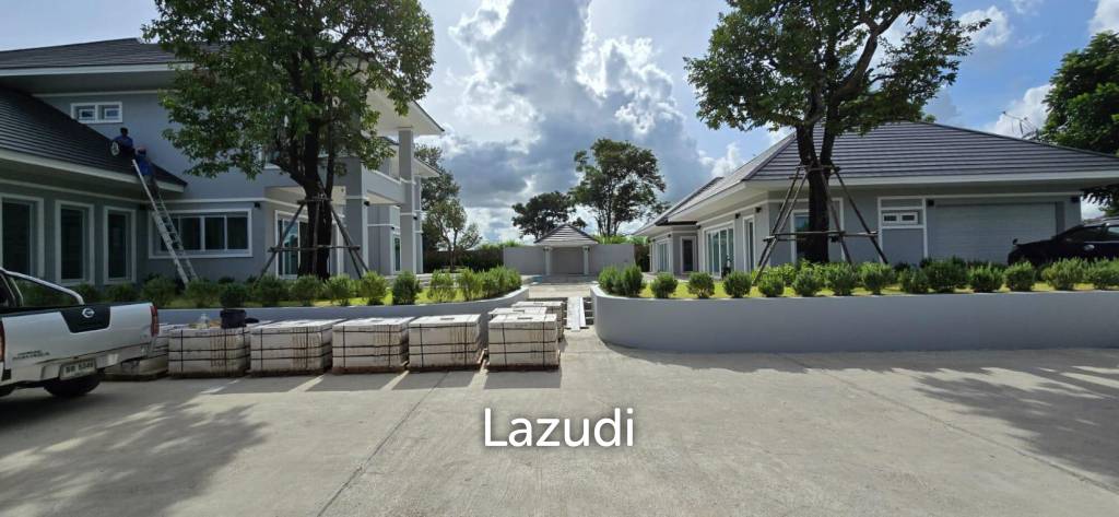 6 Bedroom 8 Bathroom 700 SQ.M. Horseshoe Point