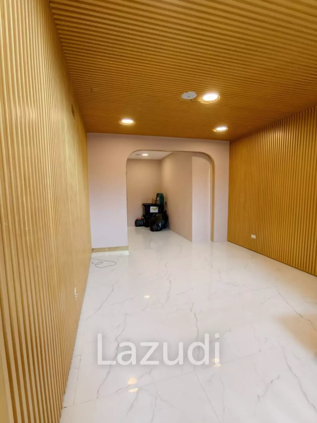 Main Thong Lo Shophouse Opportunity | 4 Floors | Beside brand new Market Place Thong Lo
