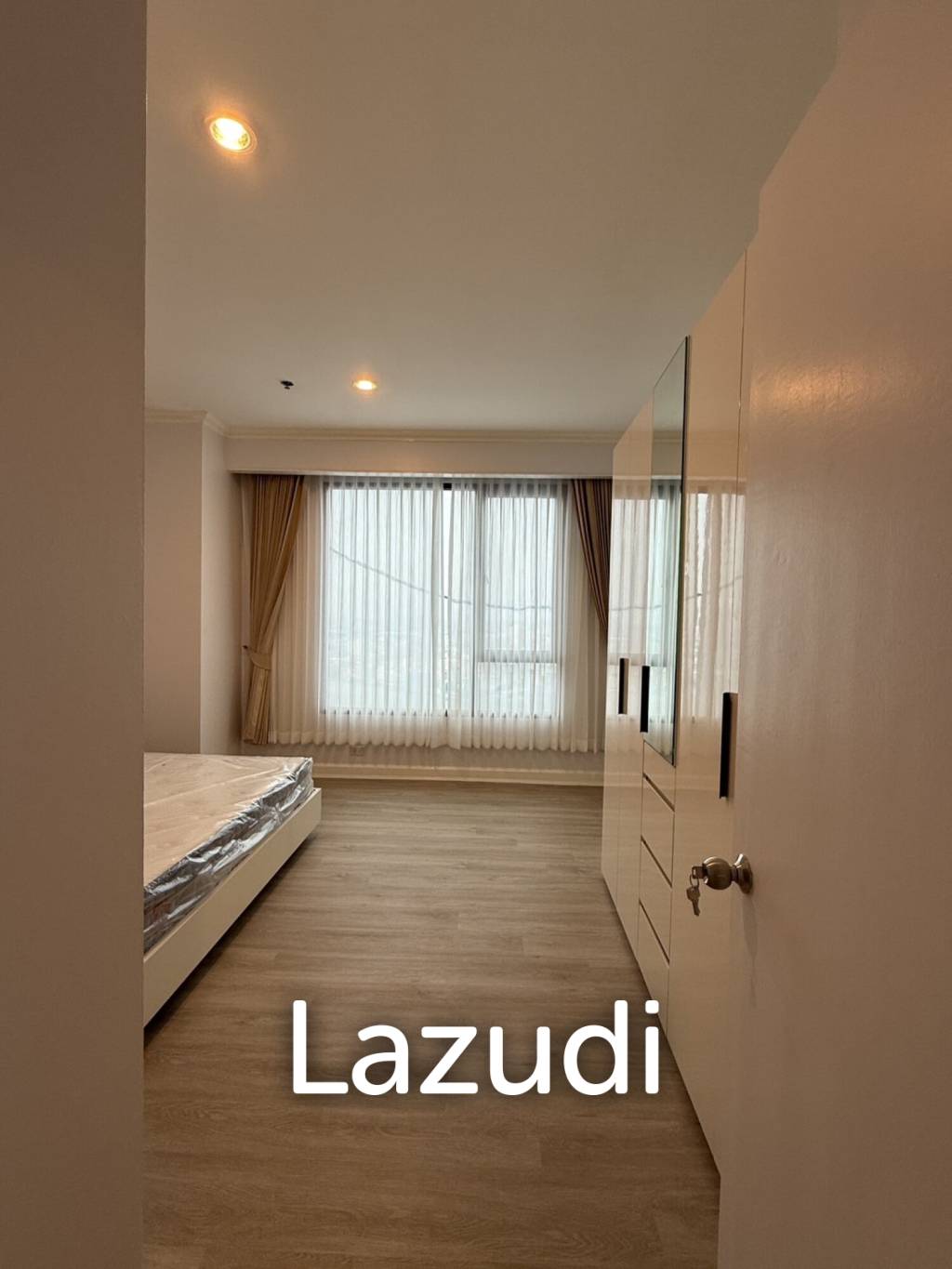 1 bedroom 1 bathroom condo 65 sqm. Baan Chao Praya for rent