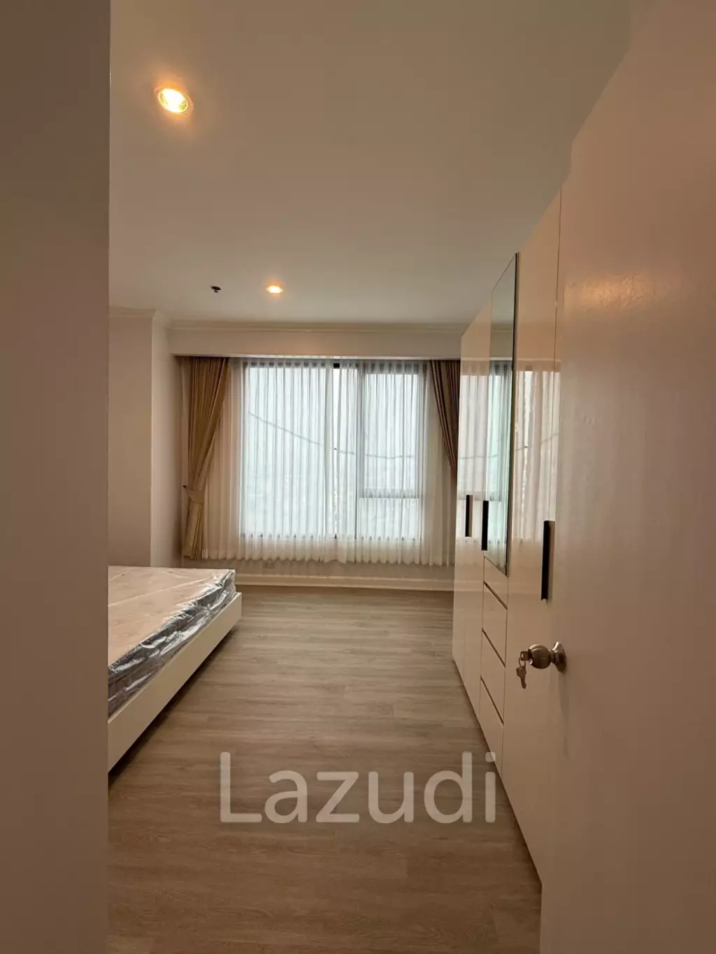 1 bedroom 1 bathroom condo 65 sqm. Baan Chao Praya for rent