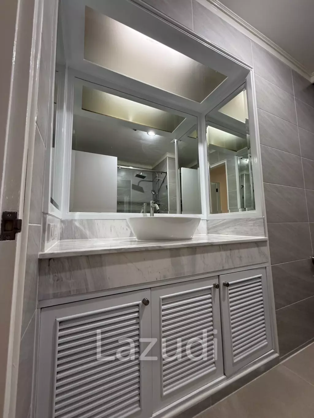 1 bedroom 1 bathroom condo 65 sqm. Baan Chao Praya for rent