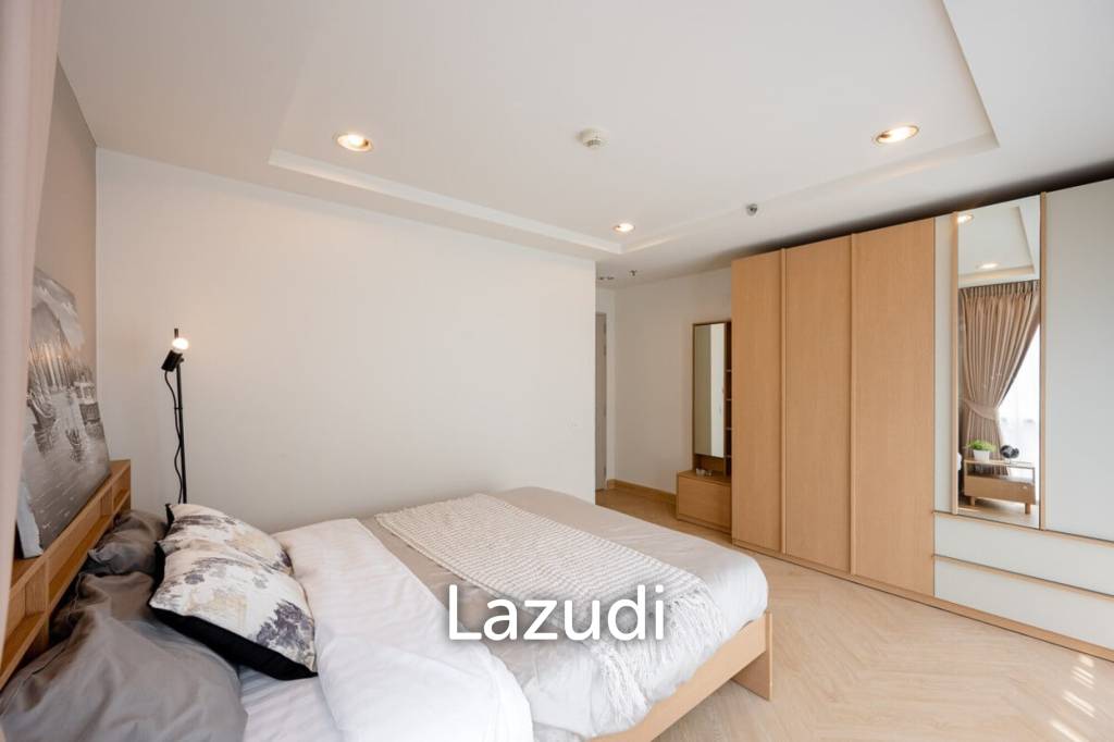 91 sqm 3-Bed Condo on 8th Floor at Resorta Yen-akat Chong Nonsi