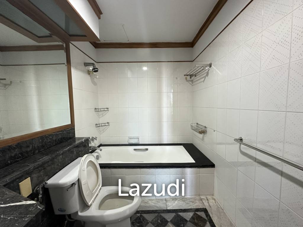 1 bed 1 bath condo 88 sqm. Baan Chao Praya for sale