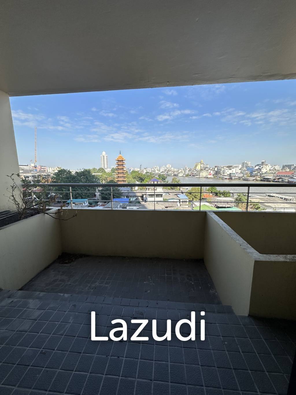 1 bed 1 bath condo 88 sqm. Baan Chao Praya for sale