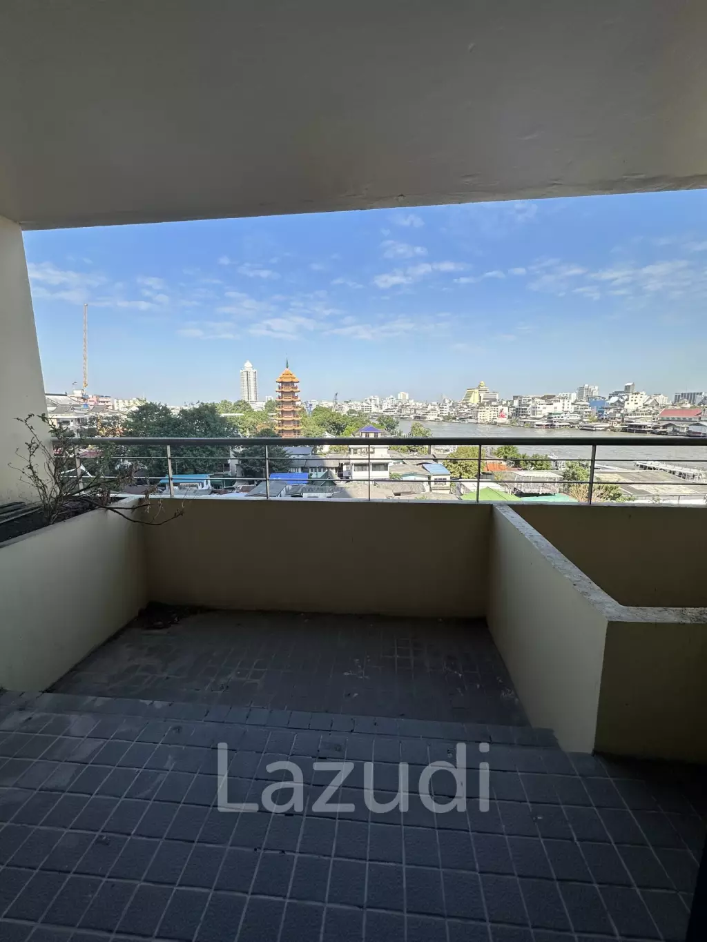 1 bed 1 bath condo 88 sqm. Baan Chao Praya for sale
