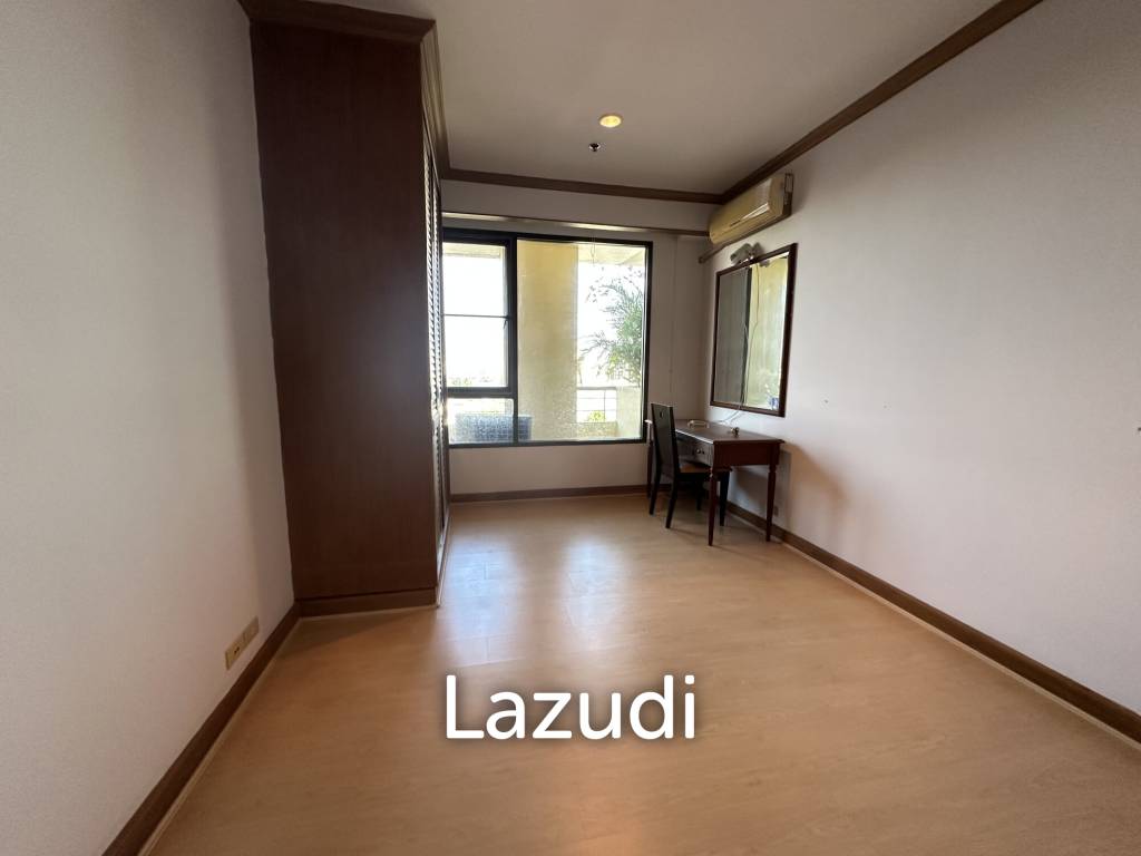 1 bed 1 bath condo 88 sqm. Baan Chao Praya for sale