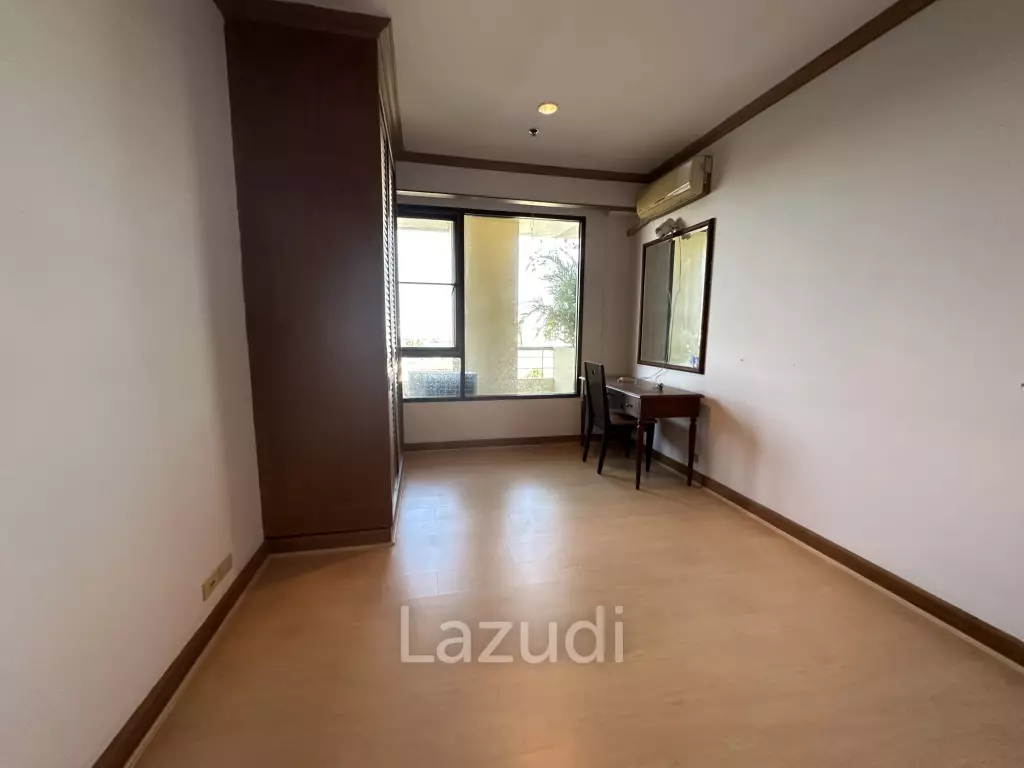 1 bed 1 bath condo 88 sqm. Baan Chao Praya for sale