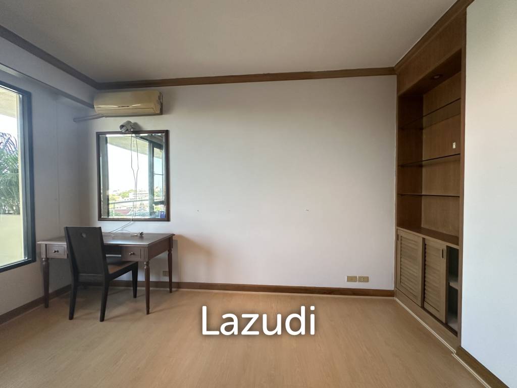 1 bed 1 bath condo 88 sqm. Baan Chao Praya for sale