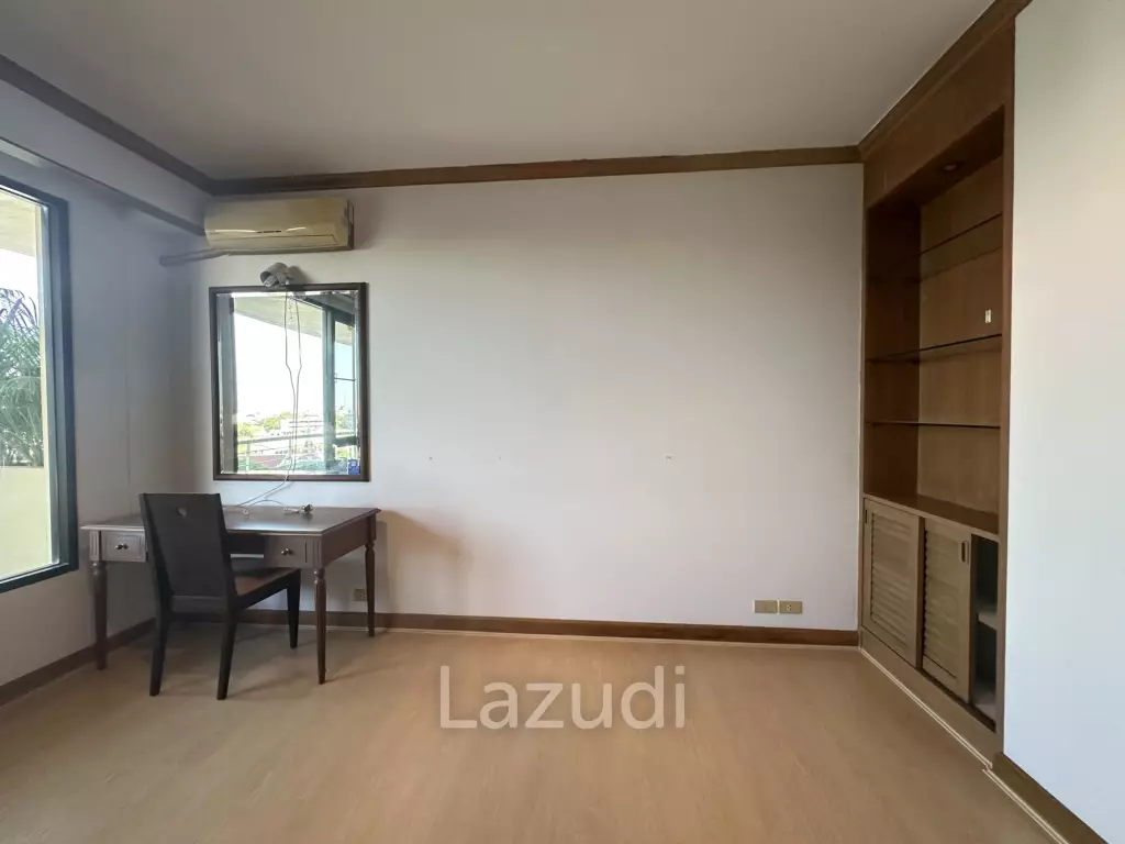 1 bed 1 bath condo 88 sqm. Baan Chao Praya for sale