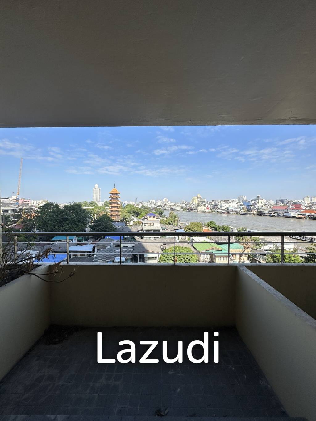 1 bed 1 bath condo 88 sqm. Baan Chao Praya for sale