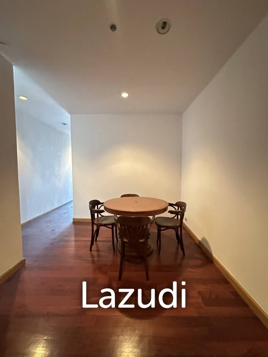 1 bed 1 bath condo 88 sqm. Baan Chao Praya for sale