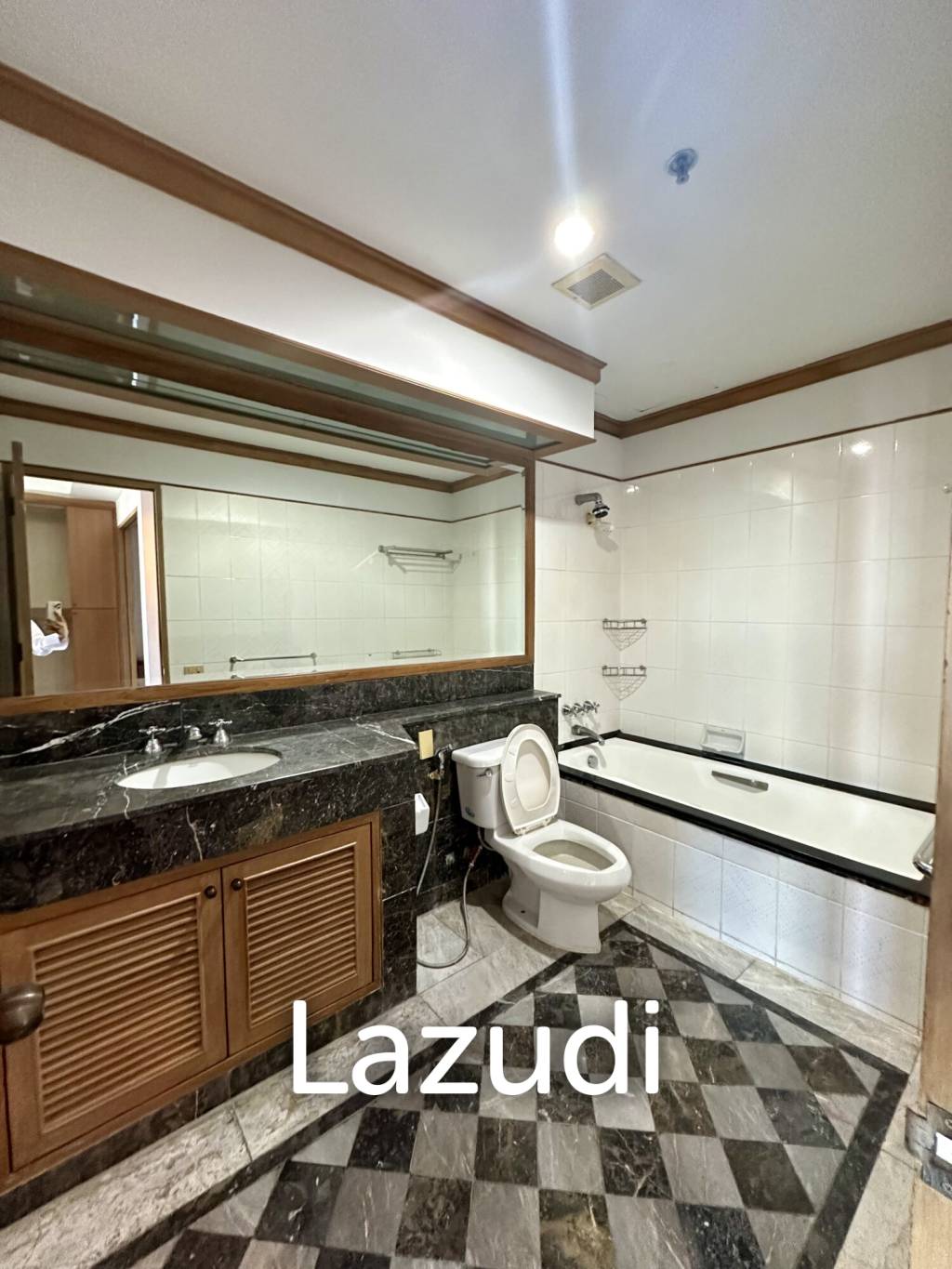 1 bed 1 bath condo 88 sqm. Baan Chao Praya for sale