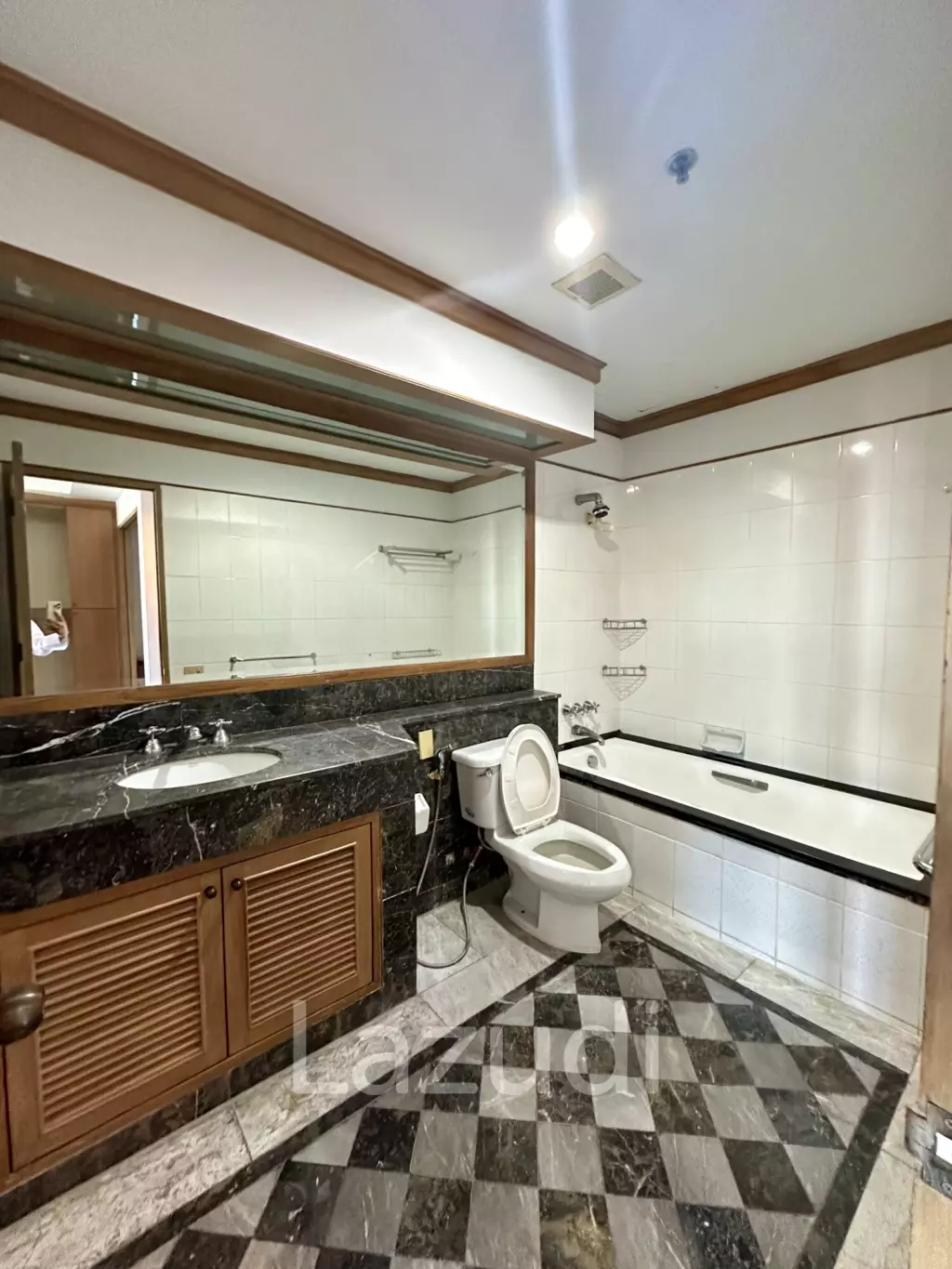 1 bed 1 bath condo 88 sqm. Baan Chao Praya for sale
