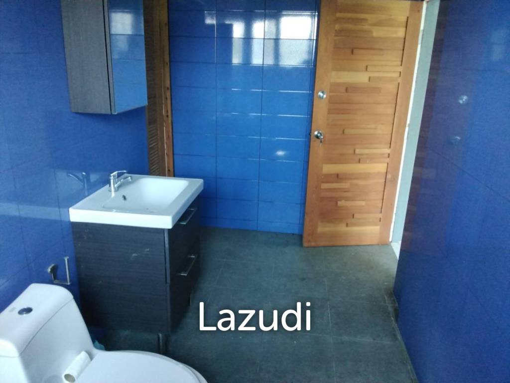 2 Storey house at Samroiyot with 2 Rai land