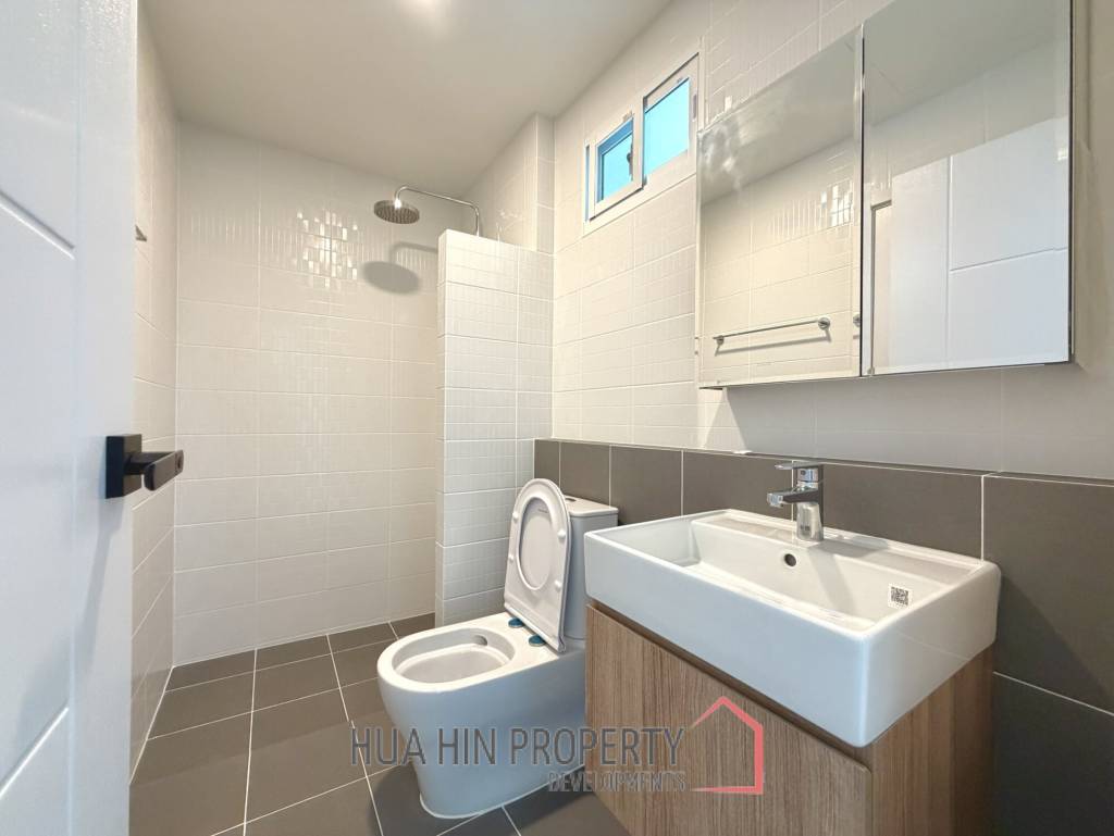 Elegant 1 Story house with private swimming pool in Hin Lek Fai