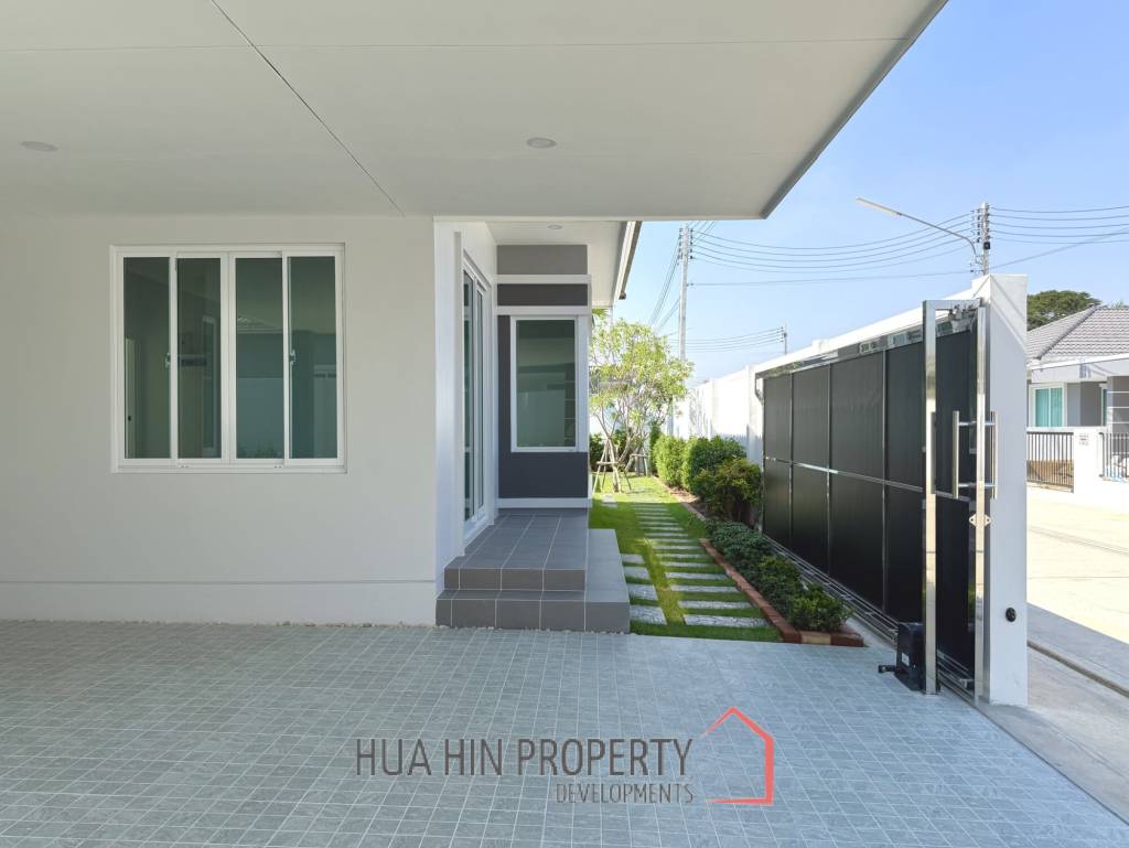 Elegant 1 Story house with private swimming pool in Hin Lek Fai