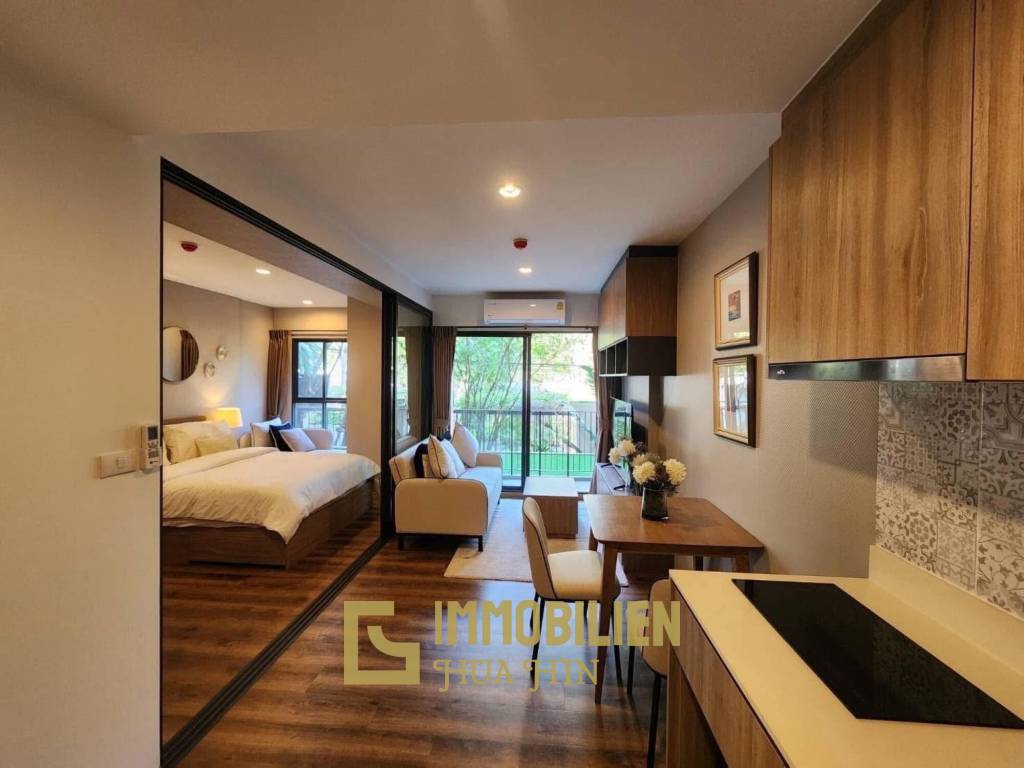 Stilvoll / voll möbliert / Balkon