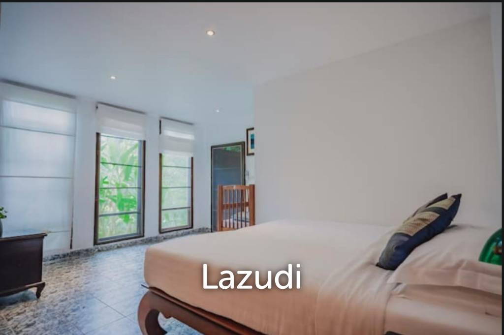 3-Bedroom Hillside Pool Villa within Walking Distance to Surin Beach