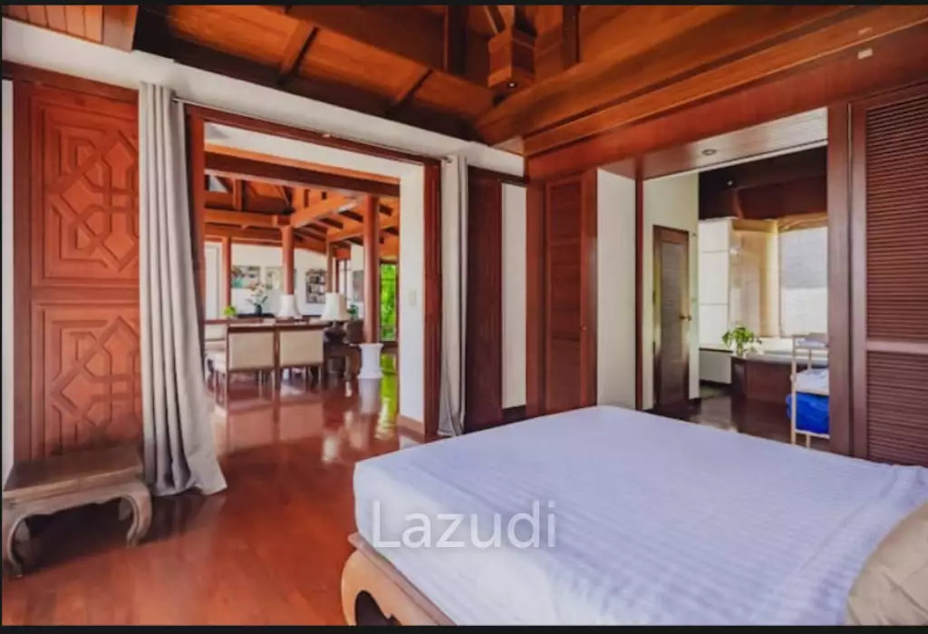 3-Bedroom Hillside Pool Villa within Walking Distance to Surin Beach