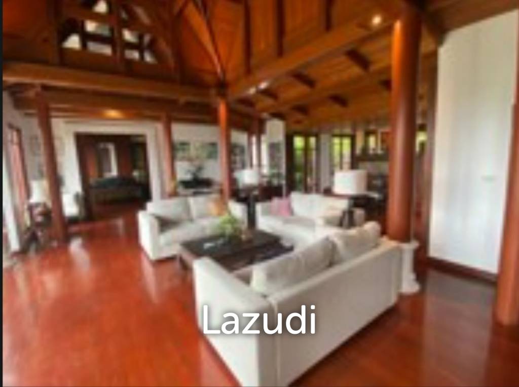 3-Bedroom Hillside Pool Villa within Walking Distance to Surin Beach