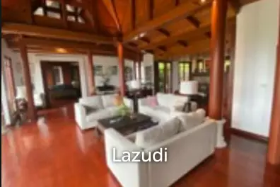 3-Bedroom Hillside Pool Villa within Walking Distance to Surin Beach