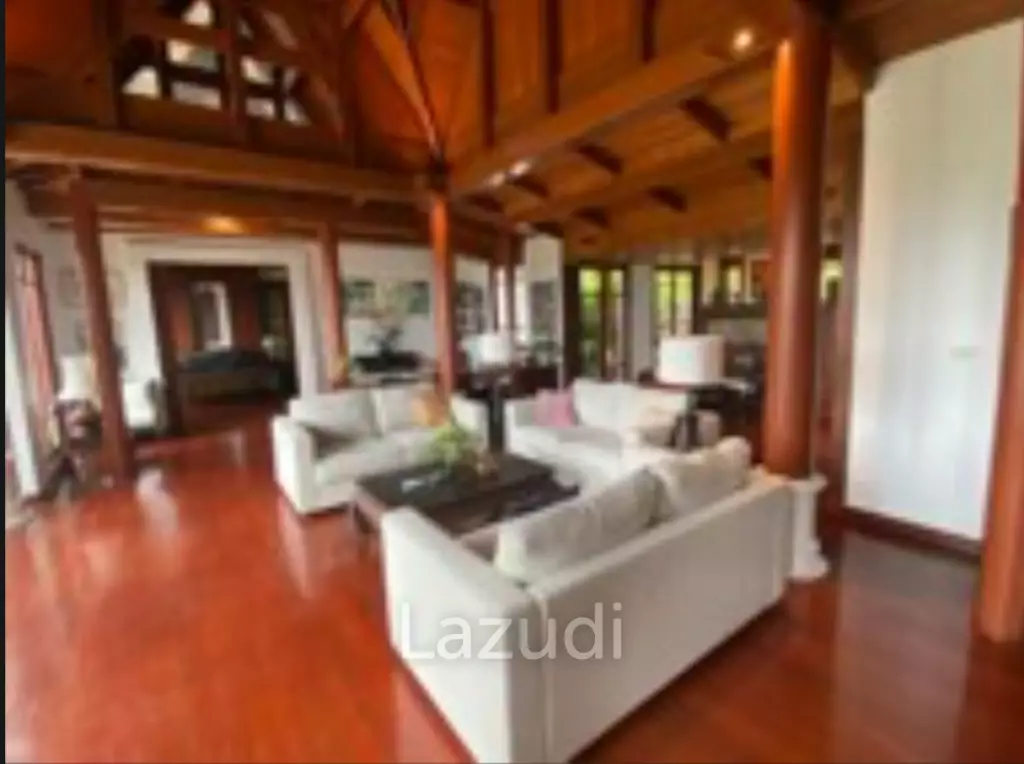 3-Bedroom Hillside Pool Villa within Walking Distance to Surin Beach