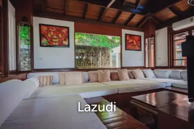 3-Bedroom Hillside Pool Villa within Walking Distance to Surin Beach