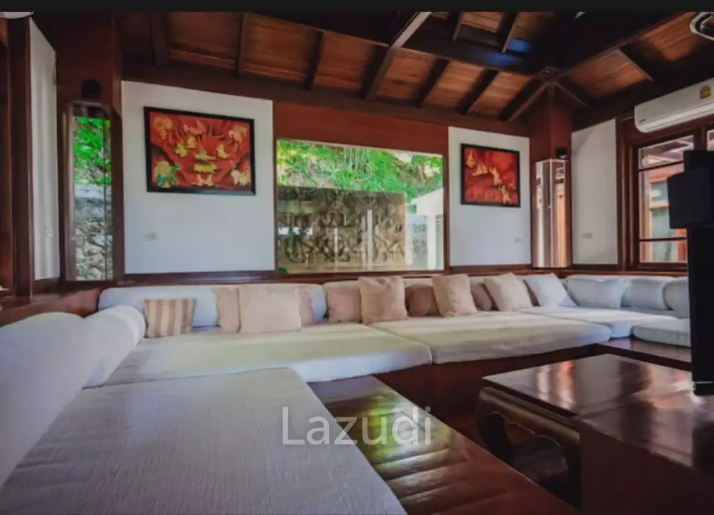 3-Bedroom Hillside Pool Villa within Walking Distance to Surin Beach