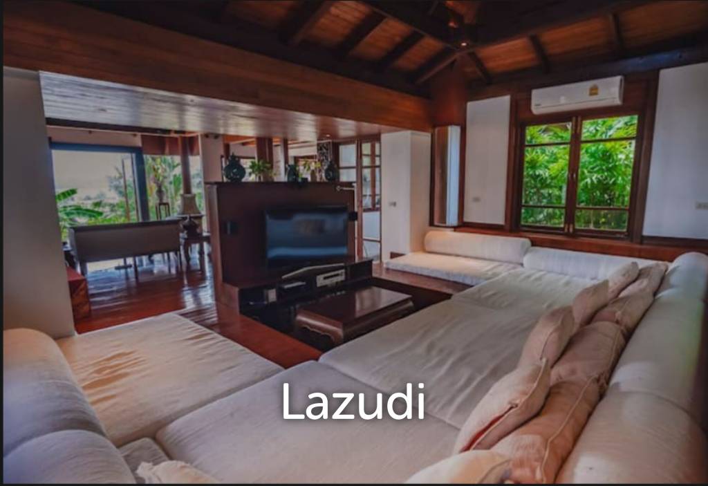 3-Bedroom Hillside Pool Villa within Walking Distance to Surin Beach