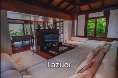 3-Bedroom Hillside Pool Villa within Walking Distance to Surin Beach