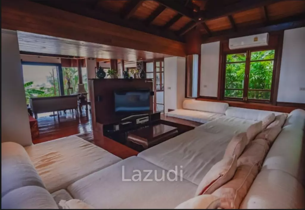 3-Bedroom Hillside Pool Villa within Walking Distance to Surin Beach