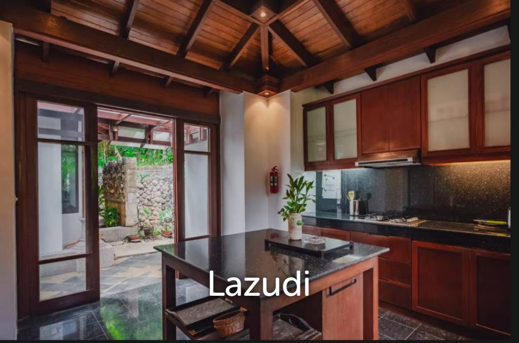 3-Bedroom Hillside Pool Villa within Walking Distance to Surin Beach
