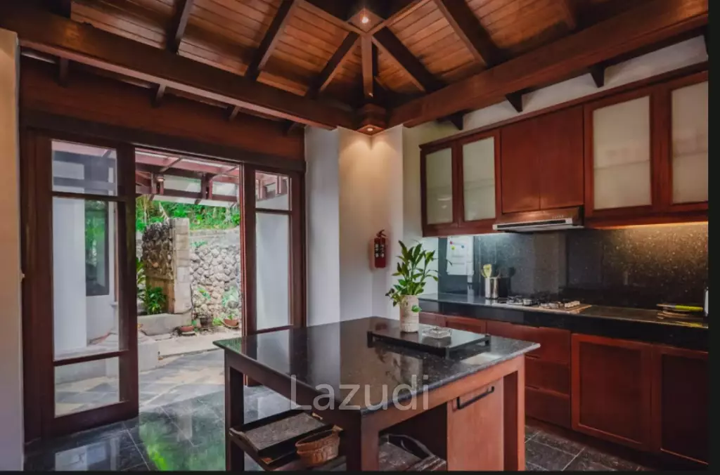 3-Bedroom Hillside Pool Villa within Walking Distance to Surin Beach
