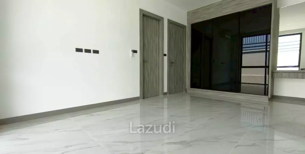 Grand Family Villa Luxury 5-Bedroom Oasis In Chaiyapruek