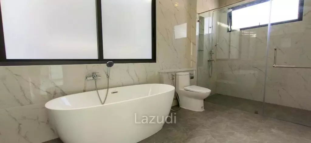 Grand Family Villa Luxury 5-Bedroom Oasis In Chaiyapruek